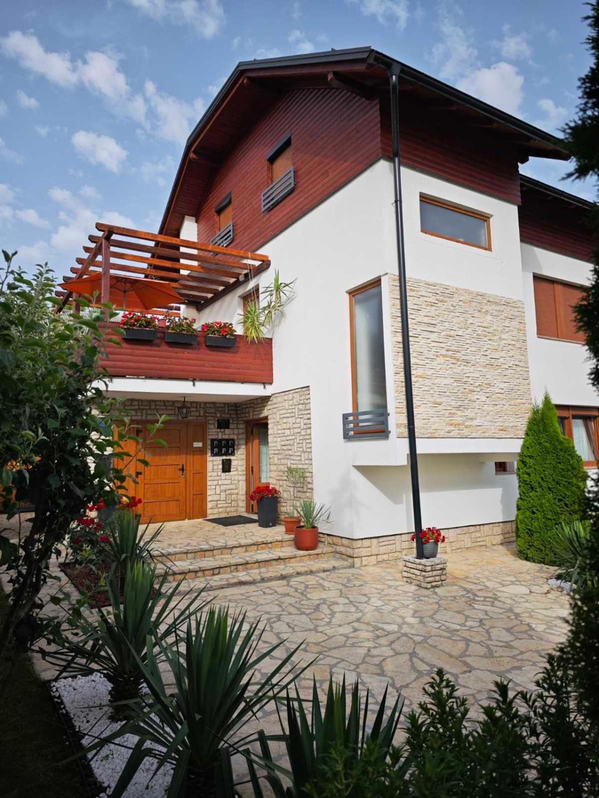 Accommodation Plitvice Korenica Bagian luar foto