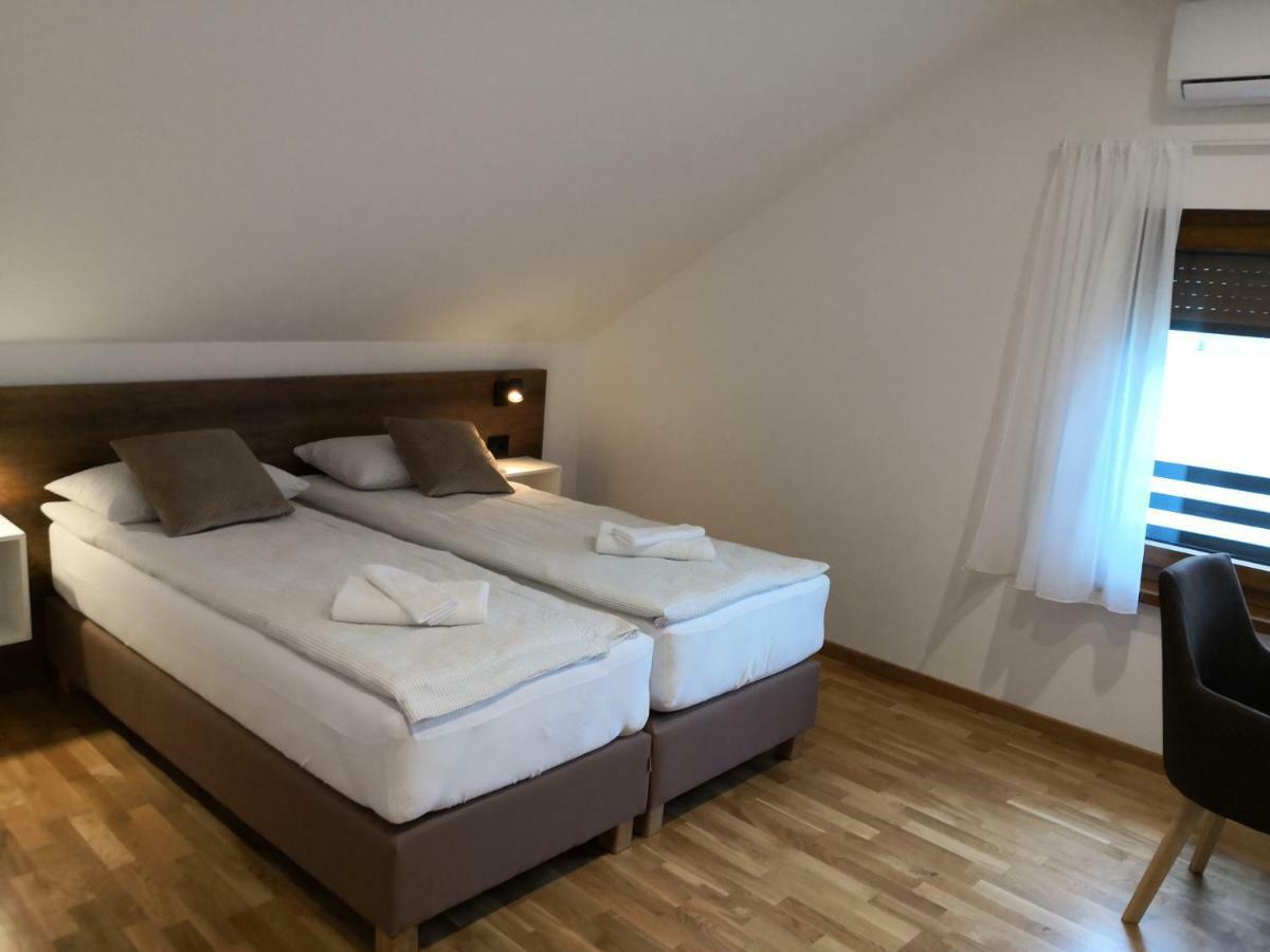 Accommodation Plitvice Korenica Bagian luar foto