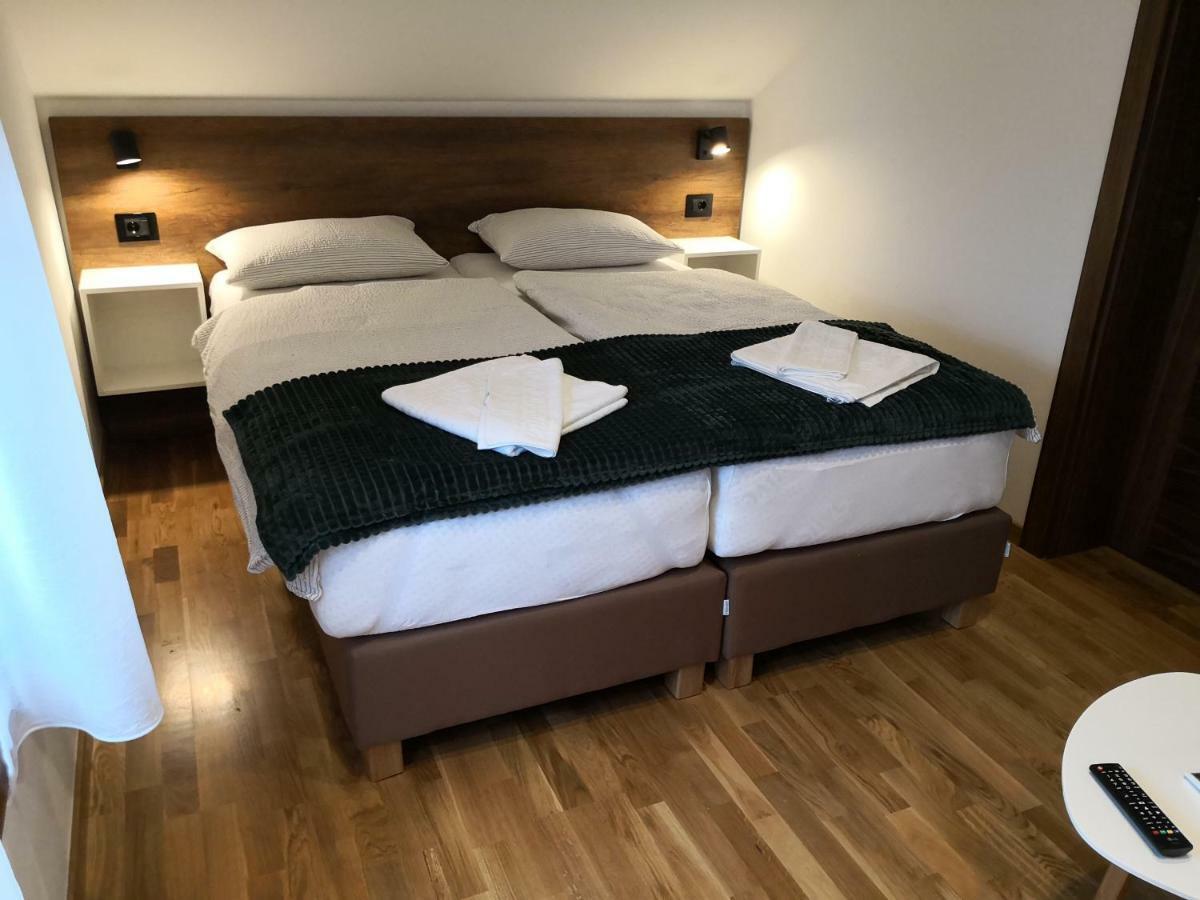 Accommodation Plitvice Korenica Bagian luar foto