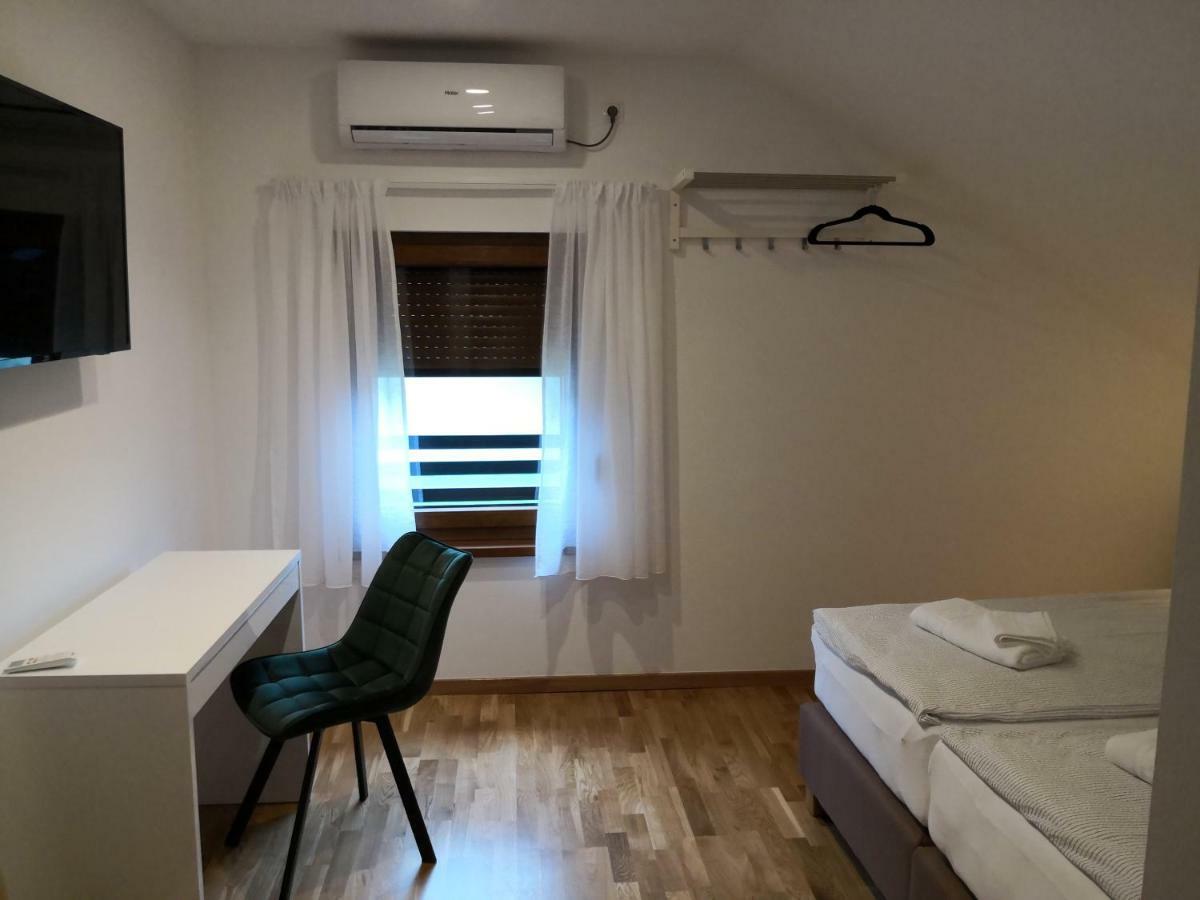Accommodation Plitvice Korenica Bagian luar foto