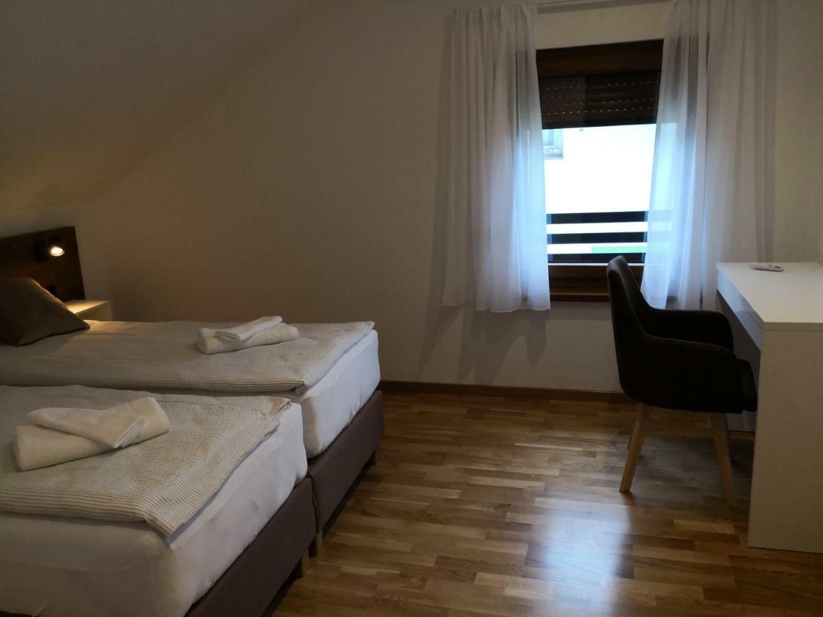 Accommodation Plitvice Korenica Bagian luar foto