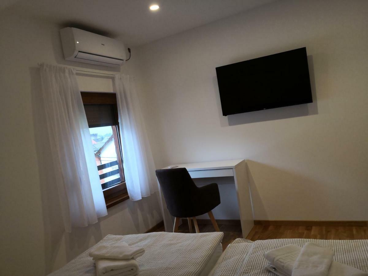 Accommodation Plitvice Korenica Bagian luar foto