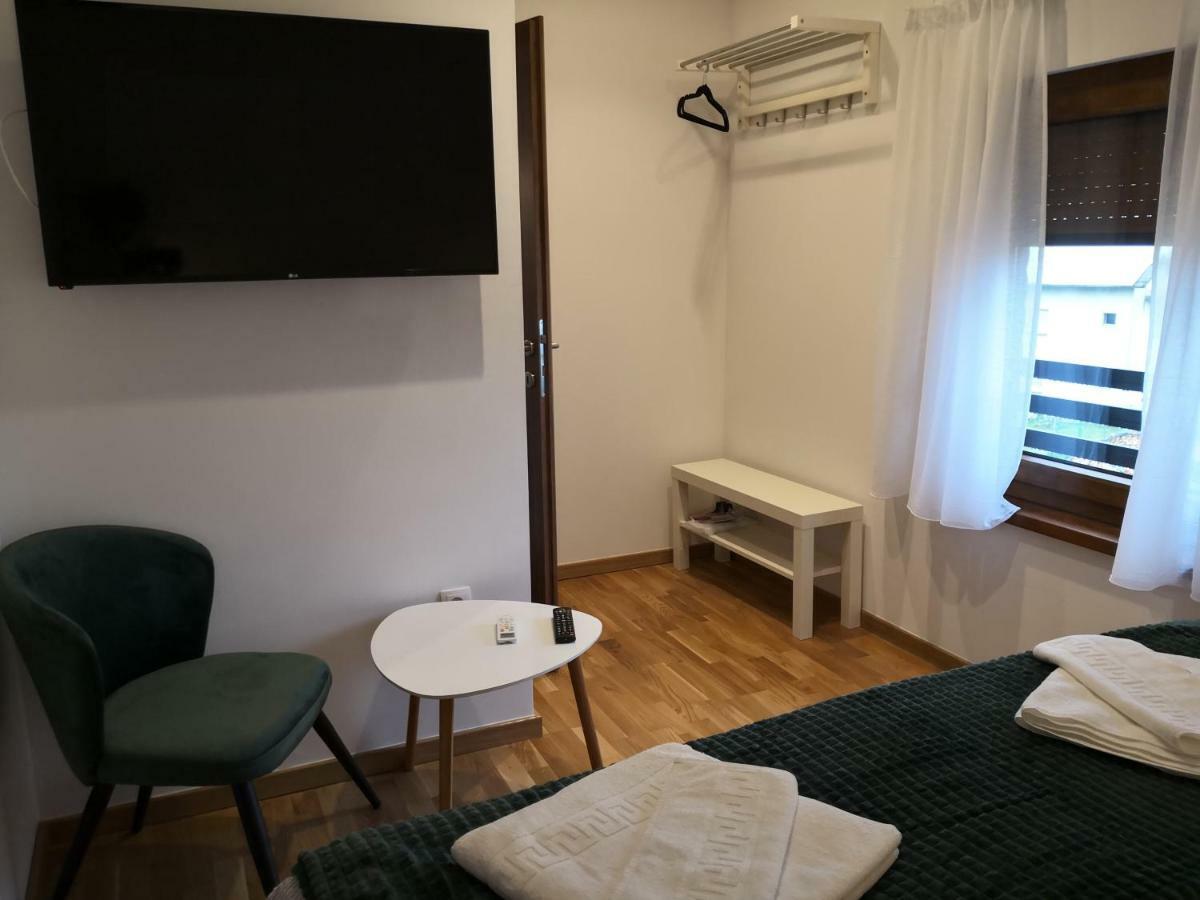 Accommodation Plitvice Korenica Bagian luar foto